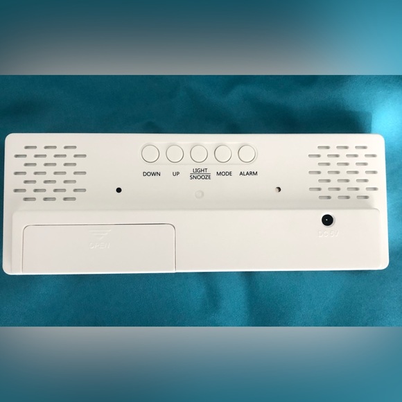 NIB thin mirrored/white digital clock/alarm with date/temp/dim features. - Picture 10 of 12